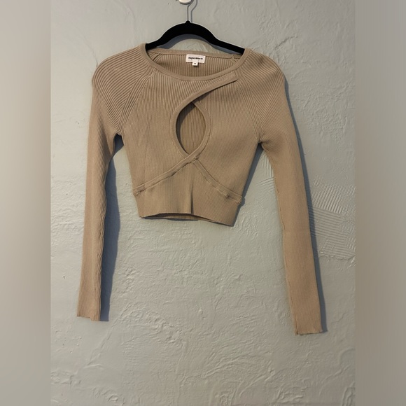 superdown Tops - Superdown Tan Long Sleeve Crop-top